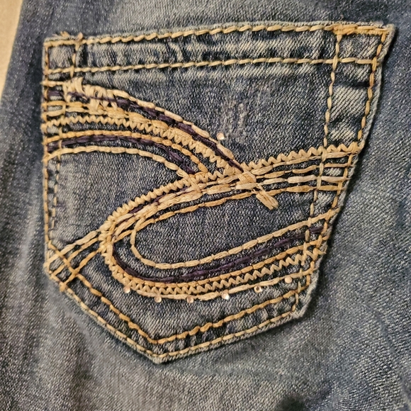 Silver Jeans Sam Boyfriend Distressed Capris - Picture 8 of 12